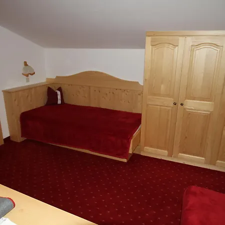 Farm stay Alpenbauernhof Groebenhof Fulpmes